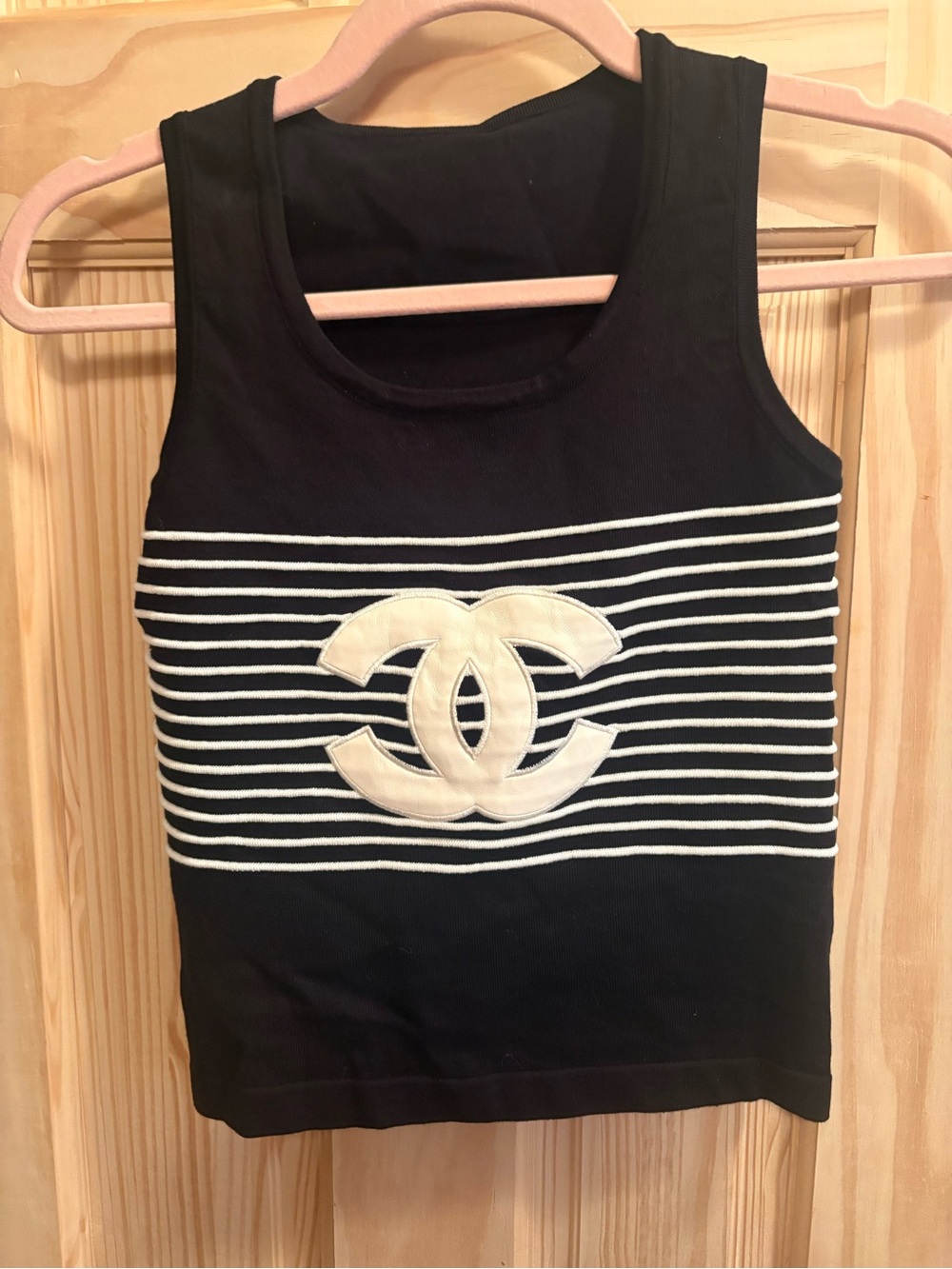 FASHION Black & White Striped Sleeveless Sweater Tank with Interlocking Logo - Picture 2 of 6